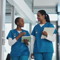 在醫院環境中，由護理人員取代醫師提供照護，對病人預後、照護流程及經濟結果會產生哪些影響？